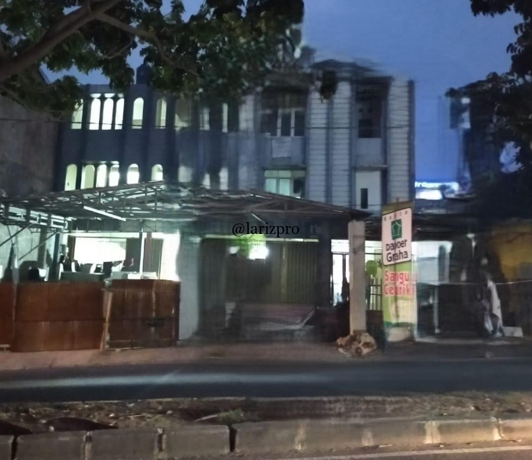 Disewakan Ruko 3 Lantai + Kios Kaca, Lokasi Strategis – SHM & IMB - Gambar 2
