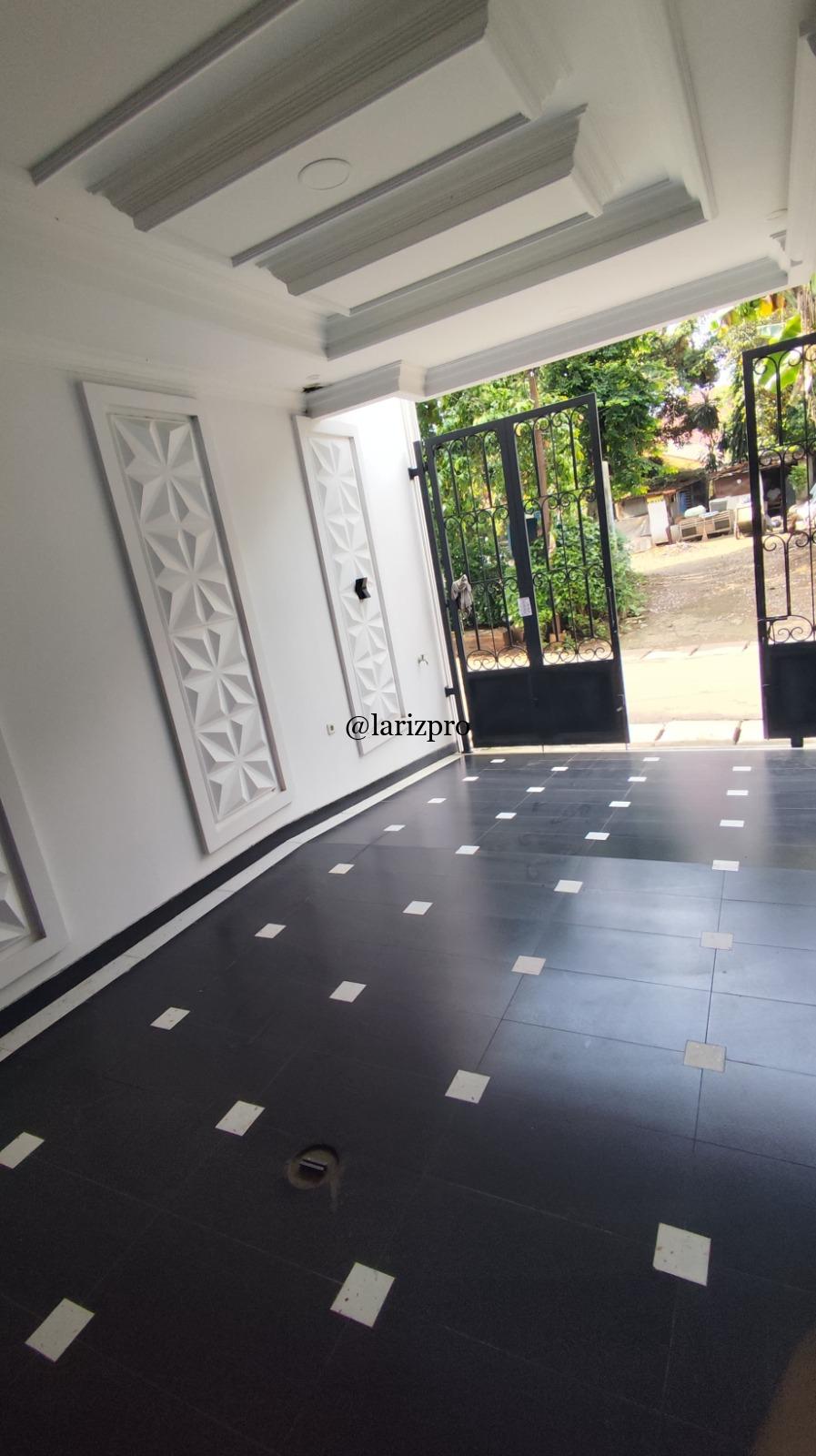 Rumah 3 Lantai SHM di Ragunan Pasar Minggu – Rooftop & Carport 2 Mobil - Gambar 4