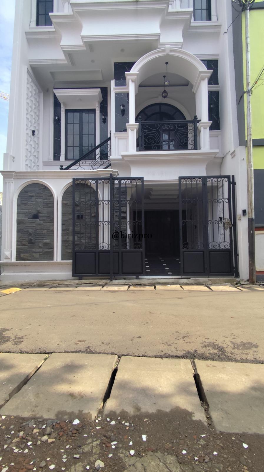 Rumah 3 Lantai SHM di Ragunan Pasar Minggu – Rooftop & Carport 2 Mobil - Gambar 5