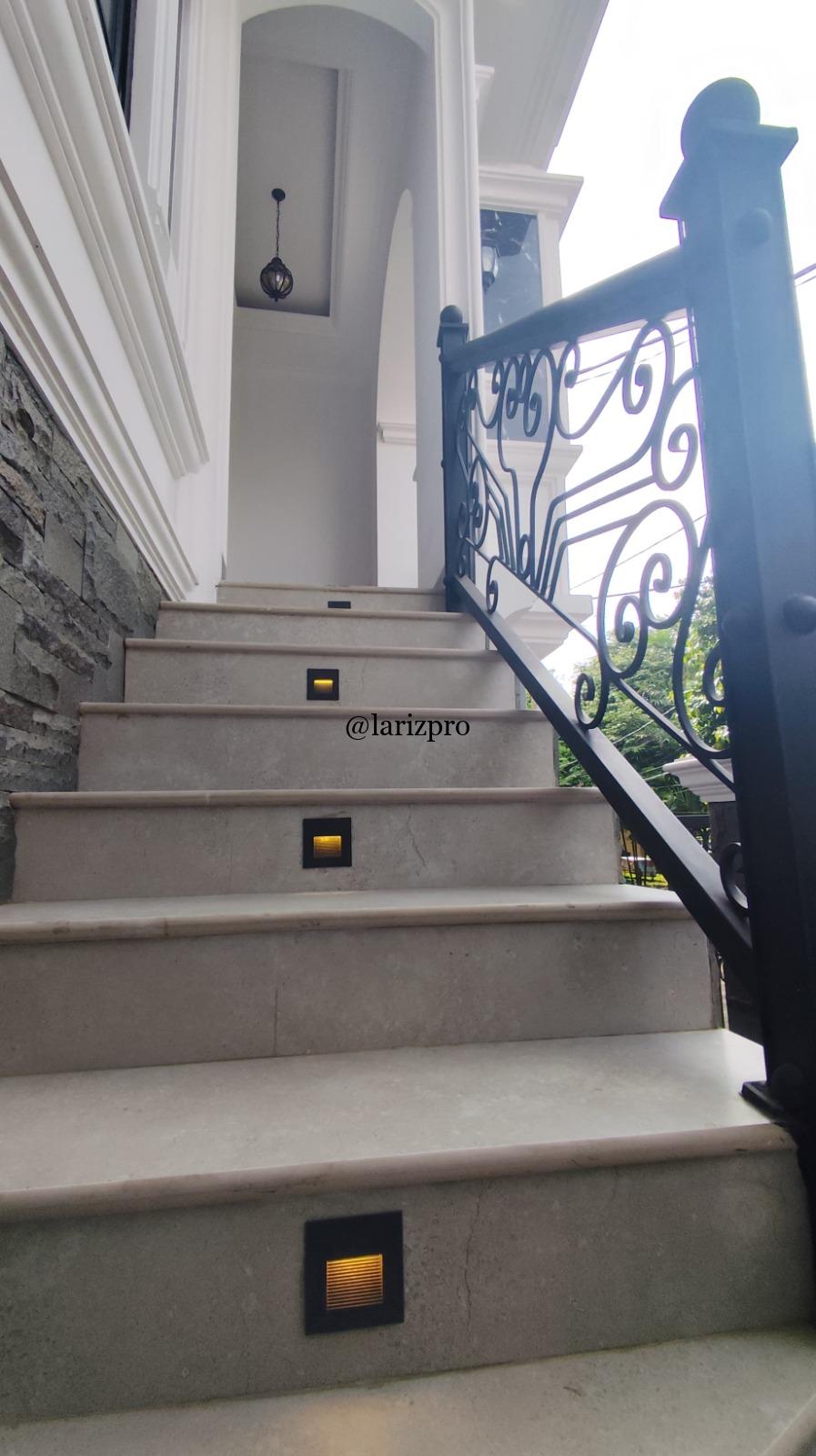 Rumah 3 Lantai SHM di Ragunan Pasar Minggu – Rooftop & Carport 2 Mobil - Gambar 11