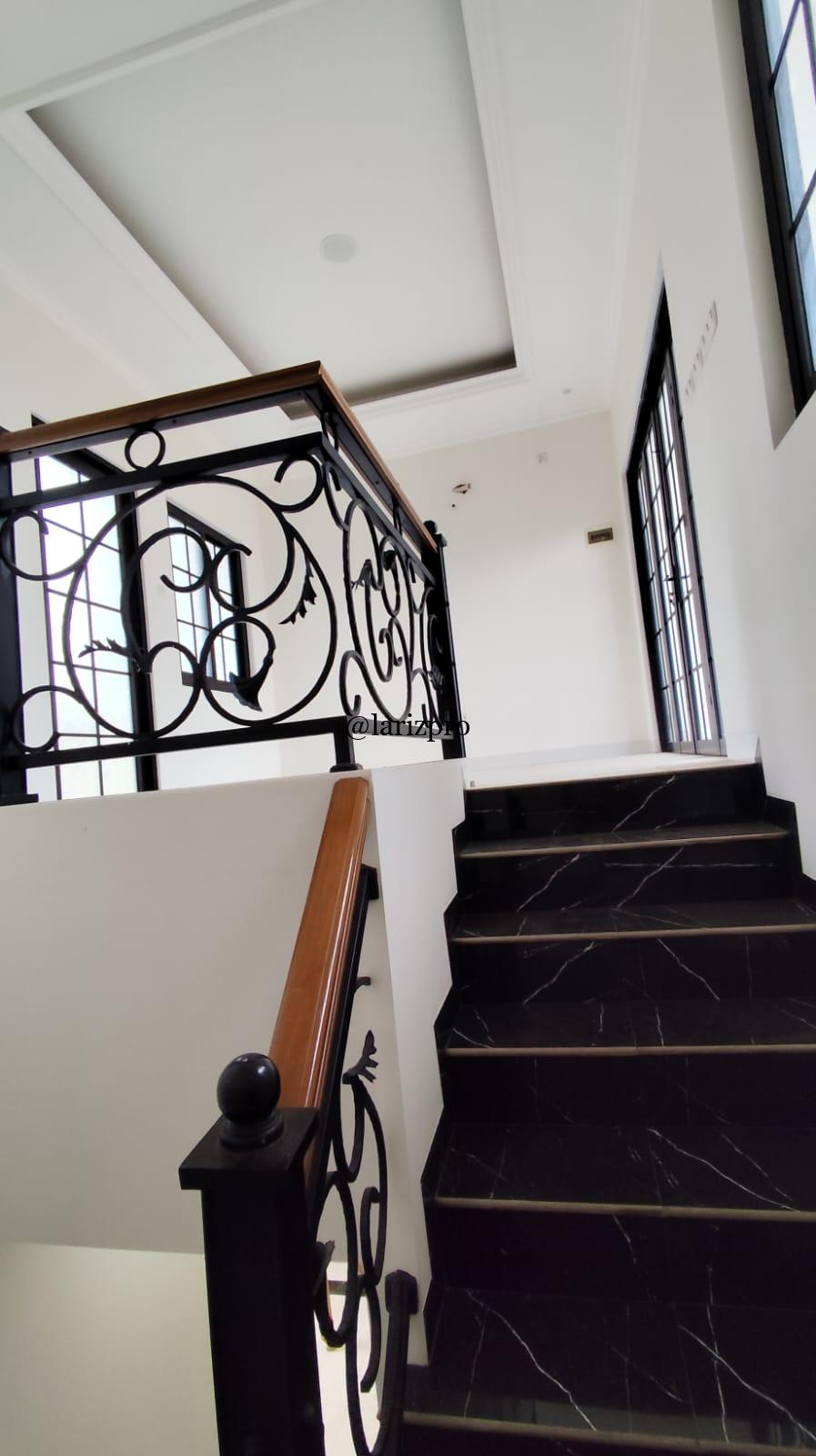 Rumah Classic Modern Mewah 3 Lantai Siap Huni Jagakarsa Jakarta Selatan - Gambar 4