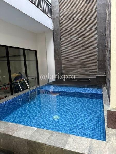 Rumah Mewah Depok Turun Harga 6M SHM Kolam Renang Full Furnished - Gambar 9