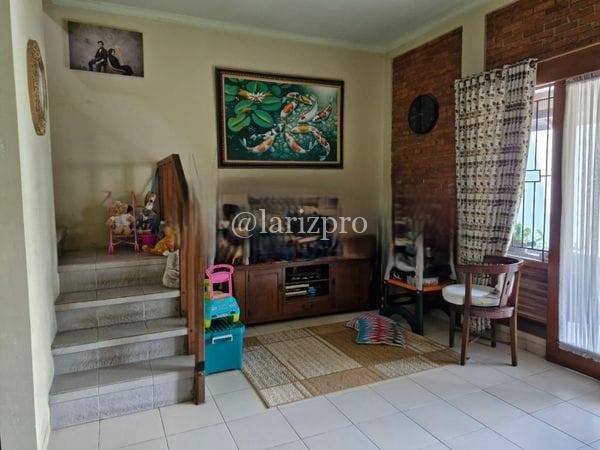 Rumah Luas Jagakarsa Jakarta Selatan 3 Kamar SHM 2 Lantai Halaman Asri - Gambar 4