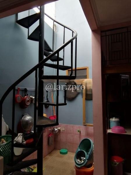 Rumah Mewah Depok Dekat Tol Cimanggis LT 240 SHM Siap Huni - Gambar 8