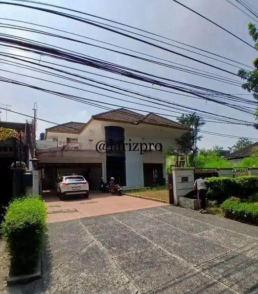 Rumah Mewah di Jl Jambore Jakarta Timur – LT 448 m2 2 Lantai Parkir 6 Mobil - Gambar 9
