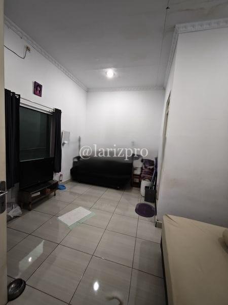 Rumah Pinggir Jalan Tanah Baru Depok LT 320 Halaman Luas SHM - Gambar 2